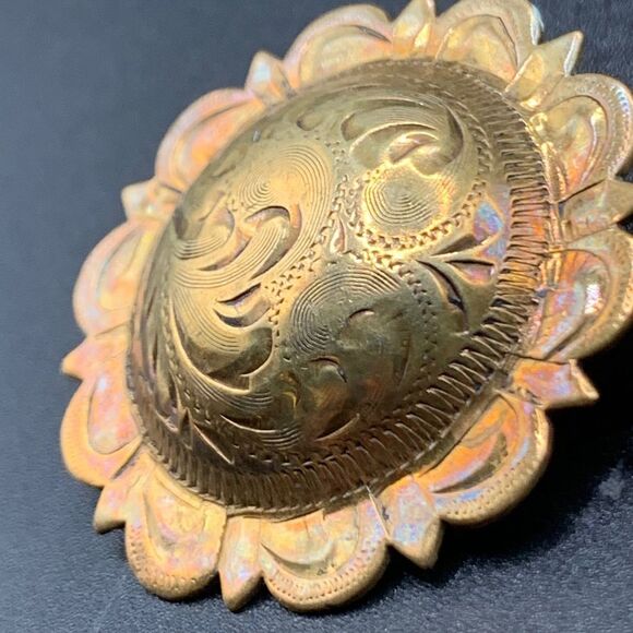 Vintage brass engraved circle pierced earrings - Picture 7 of 10